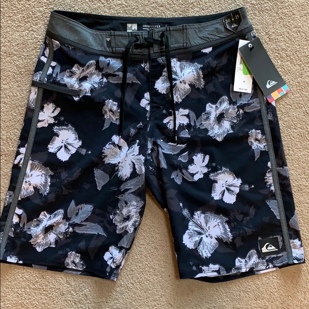 Quiksilver Boardshorts NWT